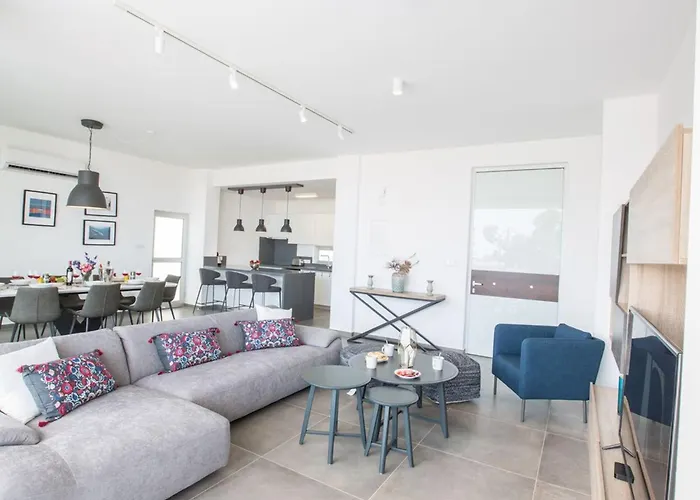 Olive Platinum, New And Luxury 4bdr With Private Pool