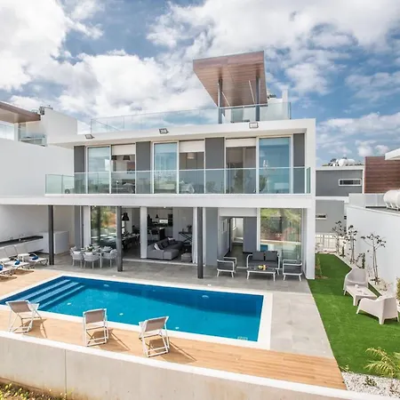 Olive Platinum, New And Luxury 4bdr With Private Pool, Short Walk To Протарас