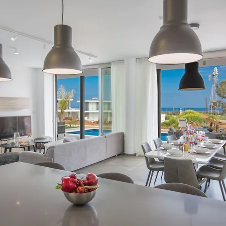 Olive Platinum, New And Luxury 4bdr With Private Pool, Short Walk To Вилла