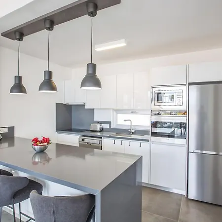 Olive Platinum, New And Luxury 4bdr With Private Pool, Short Walk To Вилла Протарас