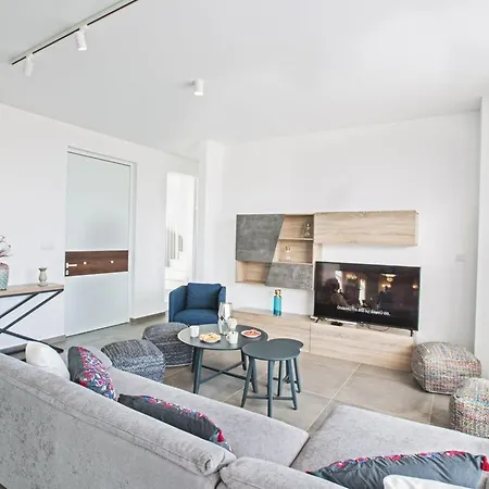 Olive Platinum, New And Luxury 4bdr With Private Pool, Short Walk To Вилла *