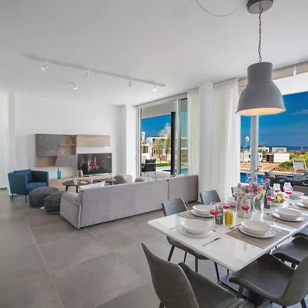 Olive Platinum, New And Luxury 4bdr With Private Pool, Short Walk To Протарас